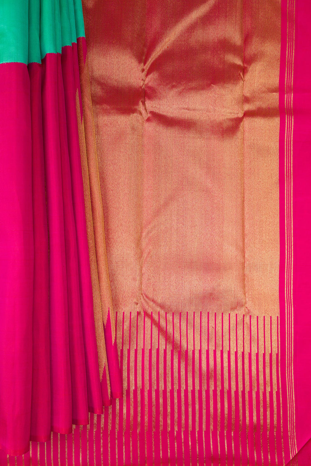 Pleats and pallu of Pure Silk Pure Zari Sea Green Dual Tone Kanjivaram Saree with Half And Half on the body and Zari And Thread Border. 