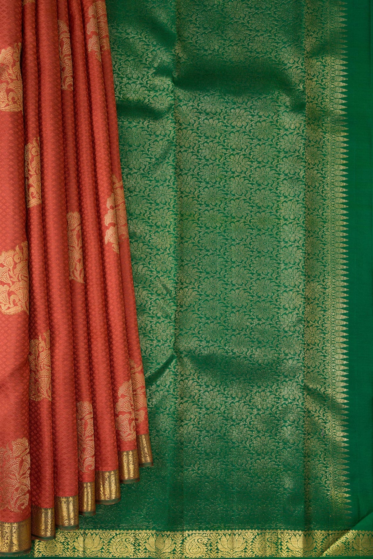 Pleats and pallu of Pure Silk Rust Kanjivaram Saree with Jacquard With Zari Butta on the body and Zari Border. 