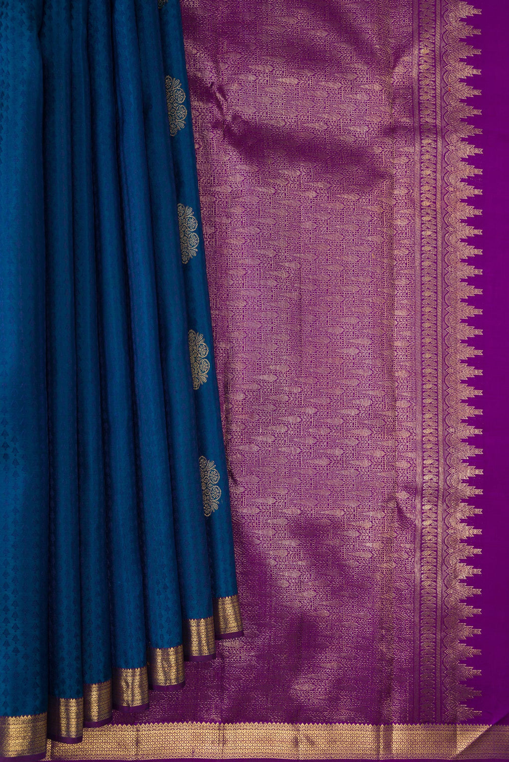 Pleats and pallu of Pure Silk Peacock Blue Kanjivaram Saree with Jacquard With Zari Butta on the body and Zari Border. 