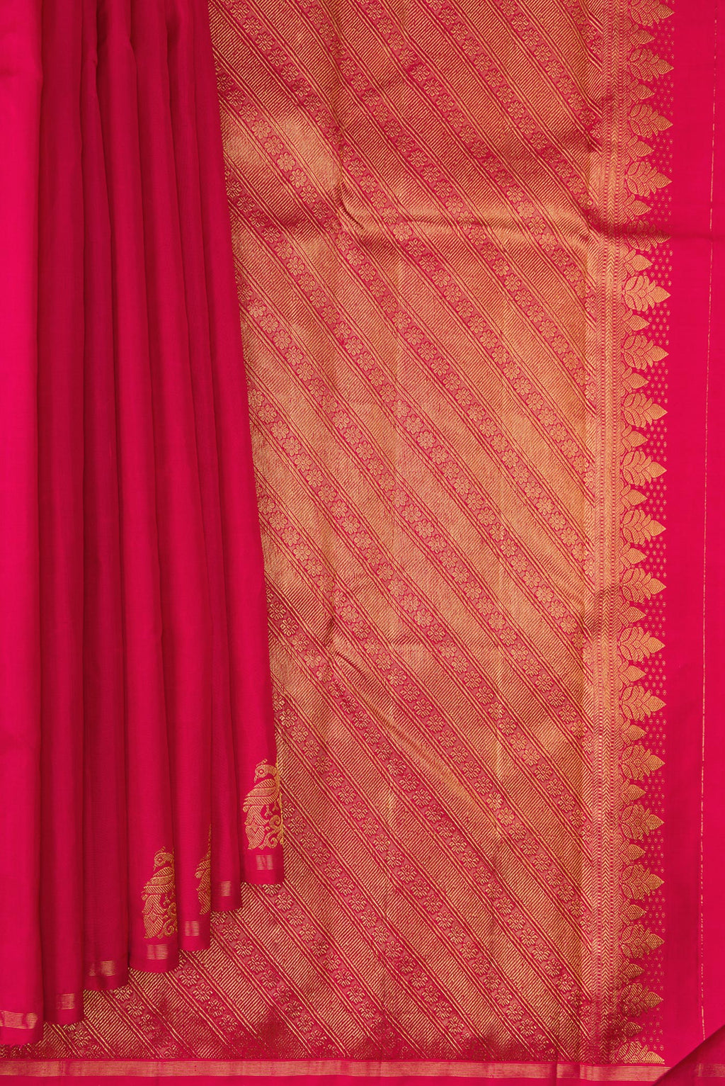 Pleats and pallu of Pure Silk Dark Pink Dual Tone Kanchipuram Saree with Plain Body and Fancy Border. 