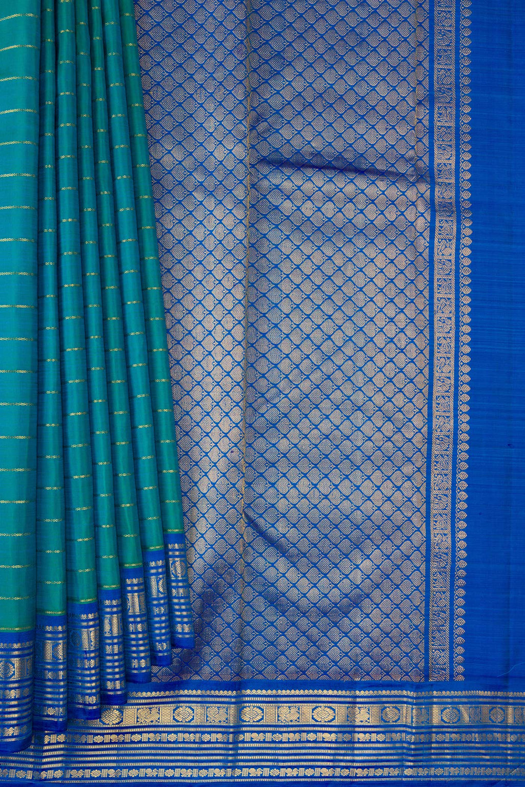 Pleats and pallu of Pure Silk Peacock Blue Dual Tone Kanchipuram Saree with Veldhari on the body and Zari Border. 