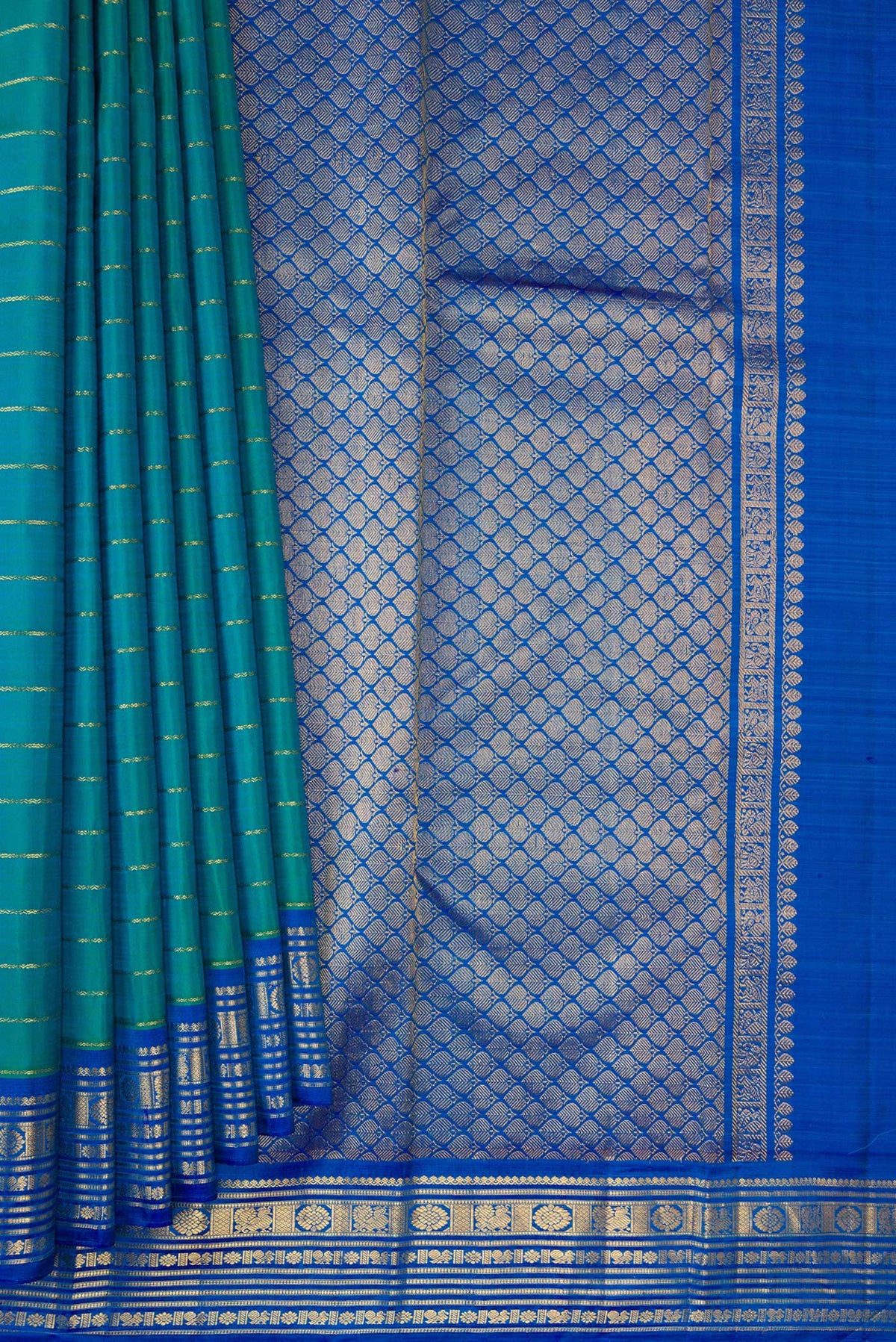Pleats and pallu of Pure Silk Peacock Blue Dual Tone Kanchipuram Saree with Veldhari on the body and Zari Border. 