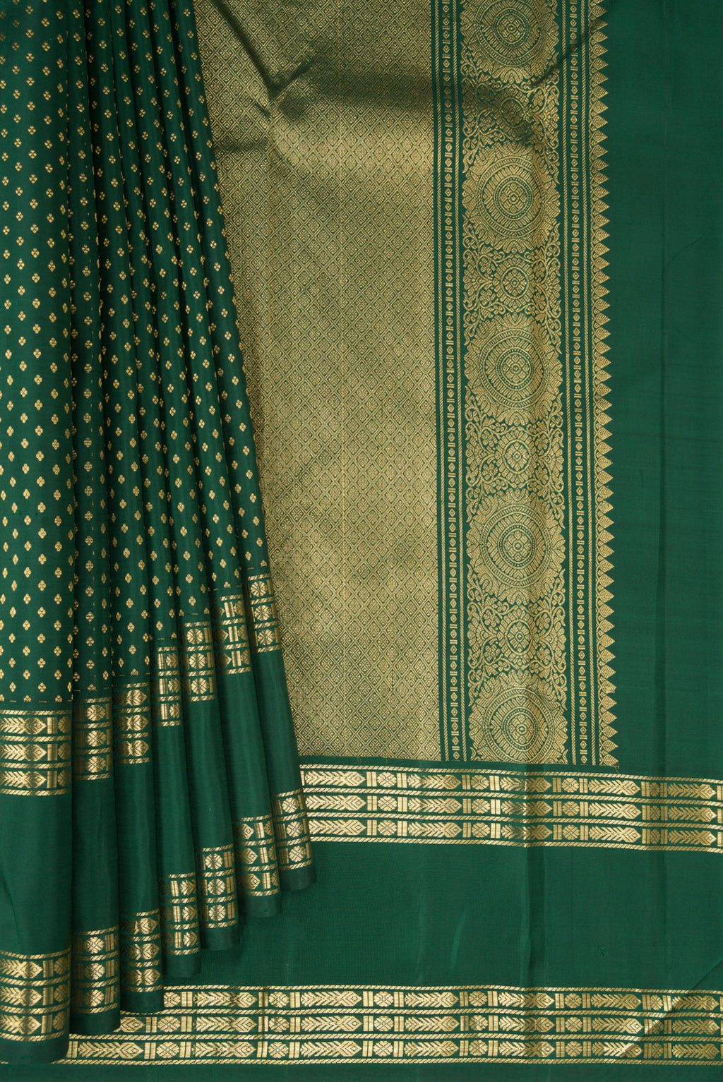 Pleats and pallu of Pure Silk Green Kanjivaram Saree with Zari Butta on the body and Zari Border. 