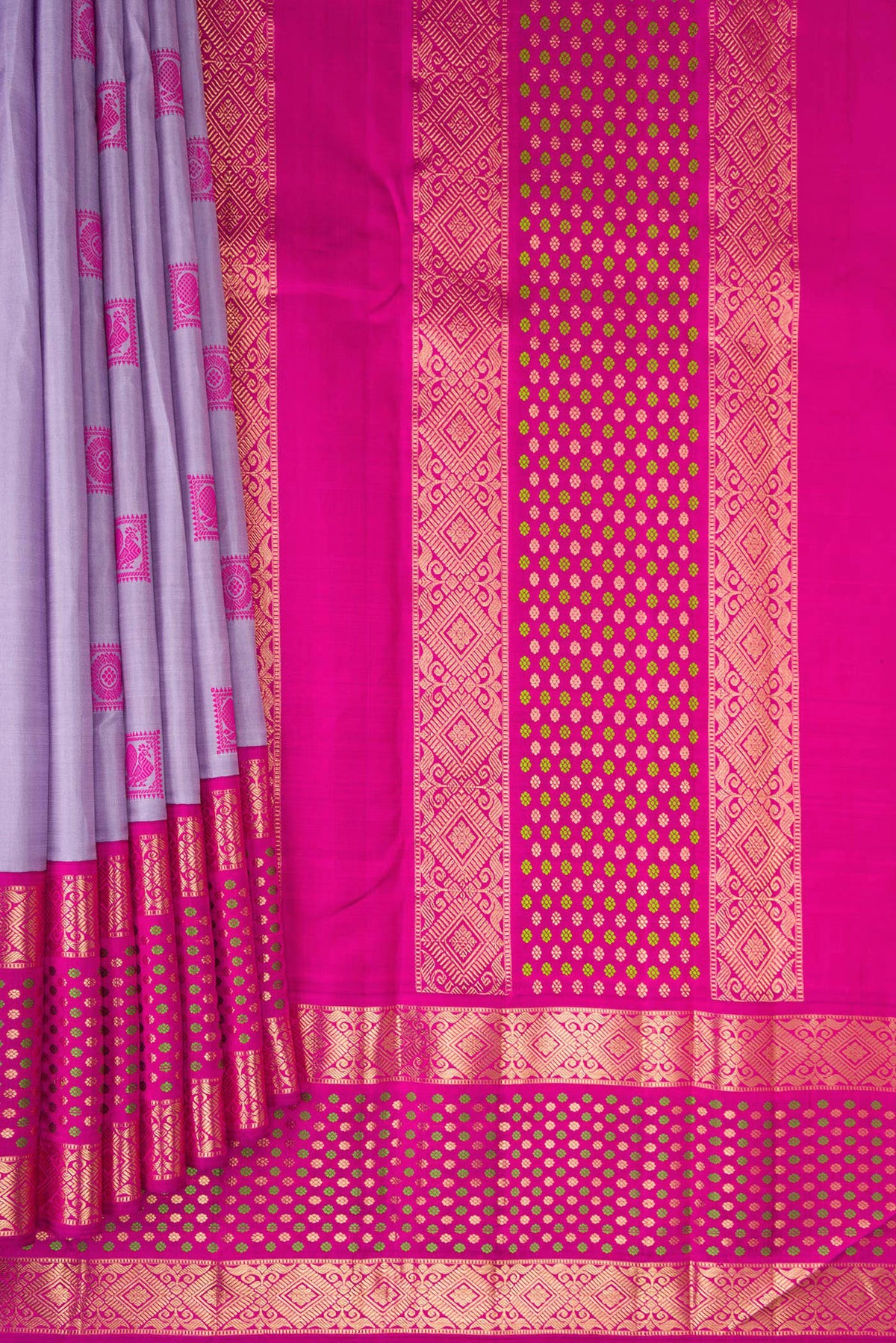 Pleats and pallu of Pure Silk Lavender Kanjivaram Saree with Thread Butta on the body and Zari Border. 