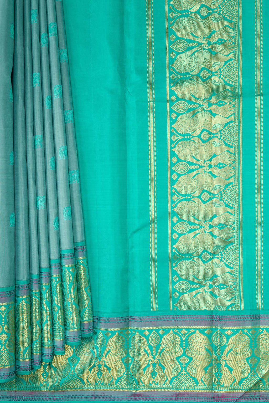 Pleats and pallu of Pure Silk Turquoise Dual Tone Kanjivaram Saree with Thread Butta on the body and Fancy Border. 