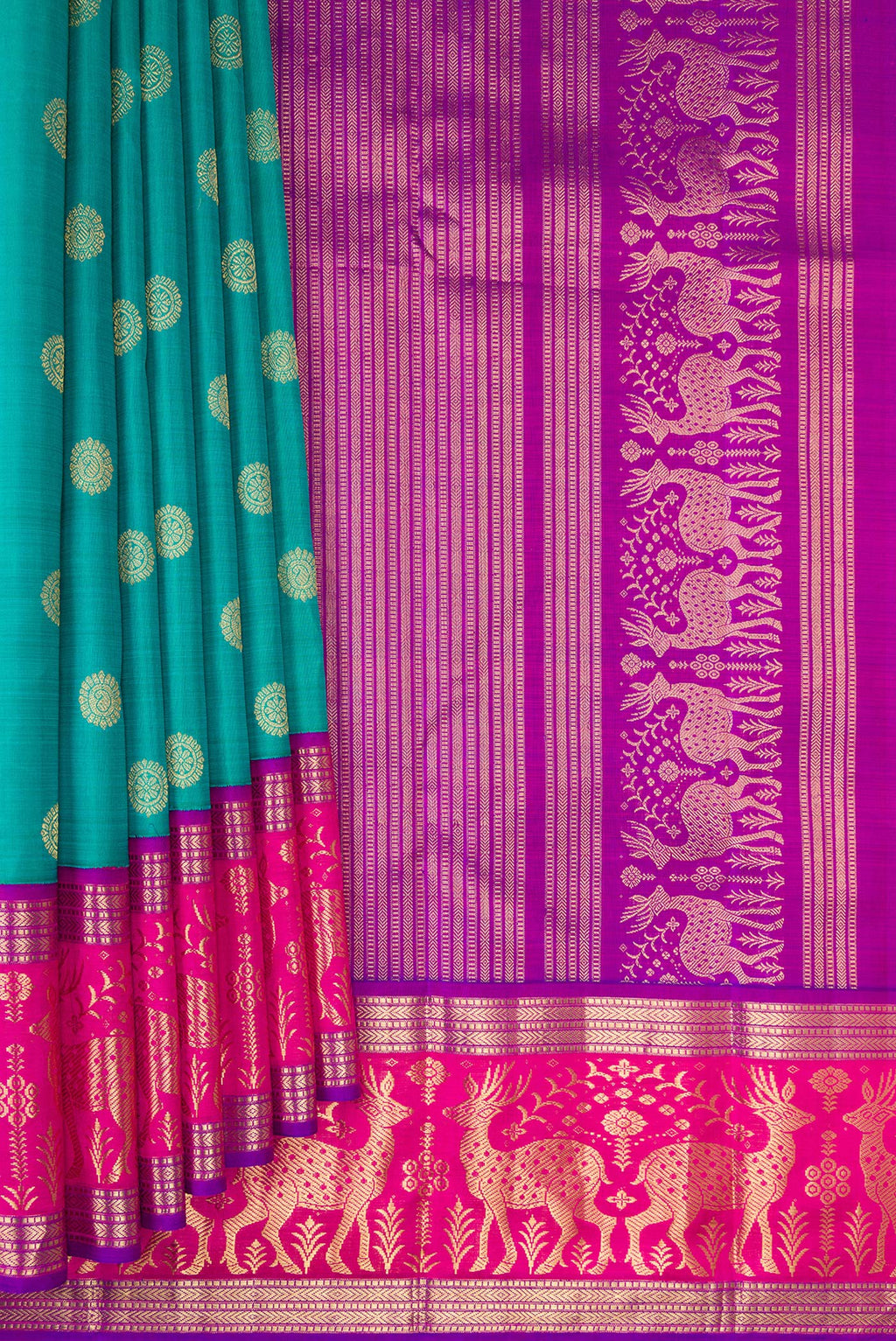 Pleats and pallu of Pure Silk Sea Green Dual Tone Kanjivaram Saree with Zari Butta on the body and Fancy Border. 