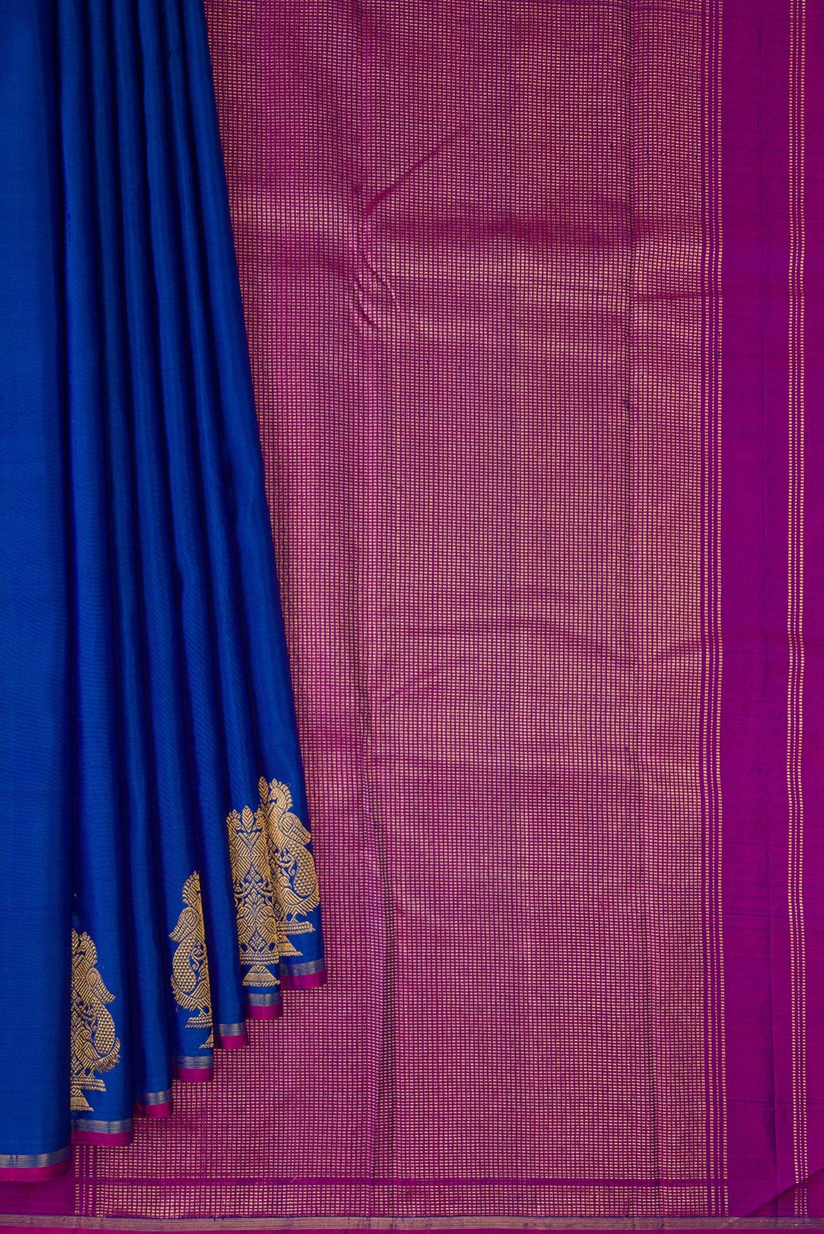 Pleats and pallu of Pure Silk Royal Blue Kanchipuram Saree with Plain Body and Fancy Border. 