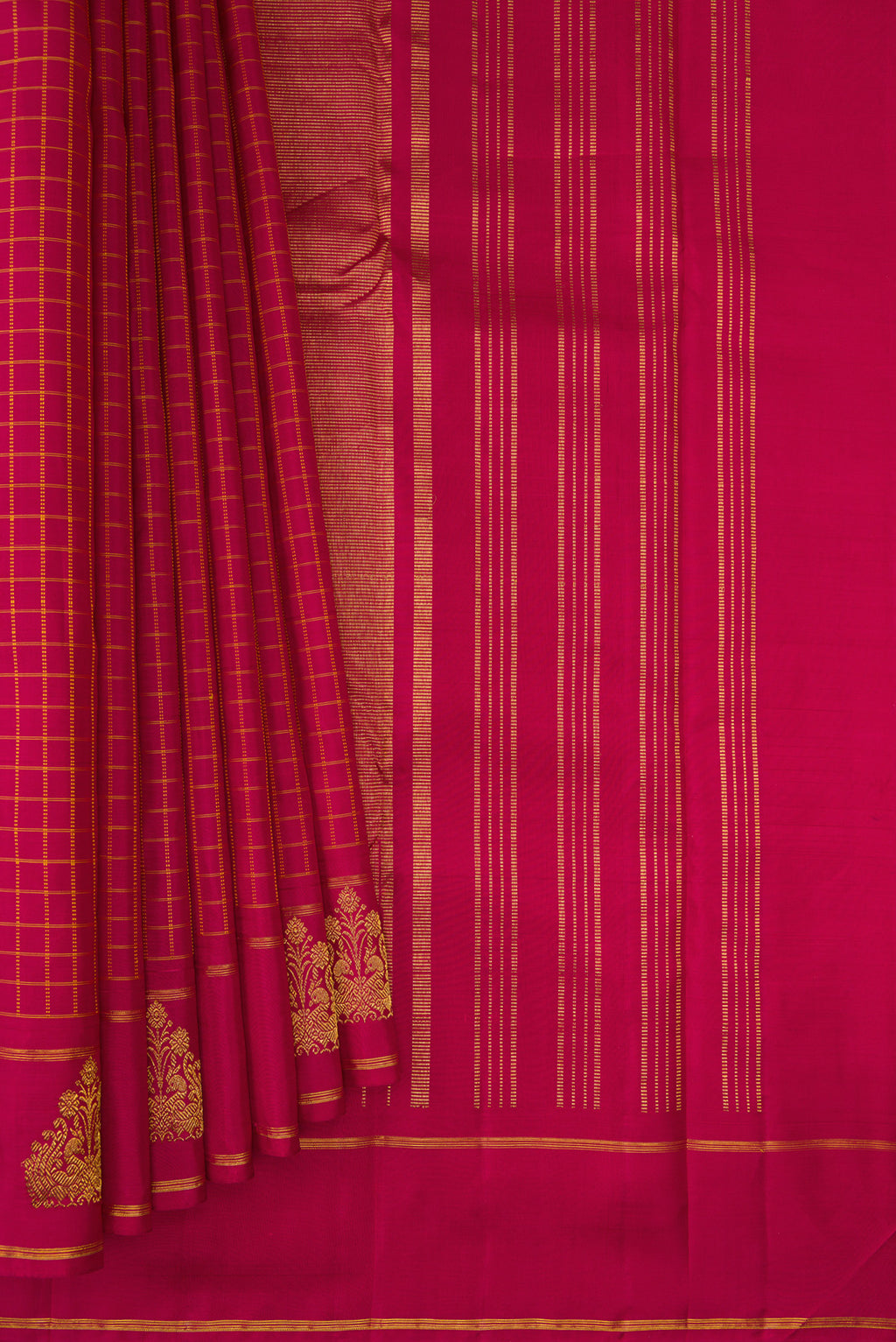 Pleats and pallu of Pure Silk Maroon Kanchipuram Saree with Checked design on the body and Fancy Border. 