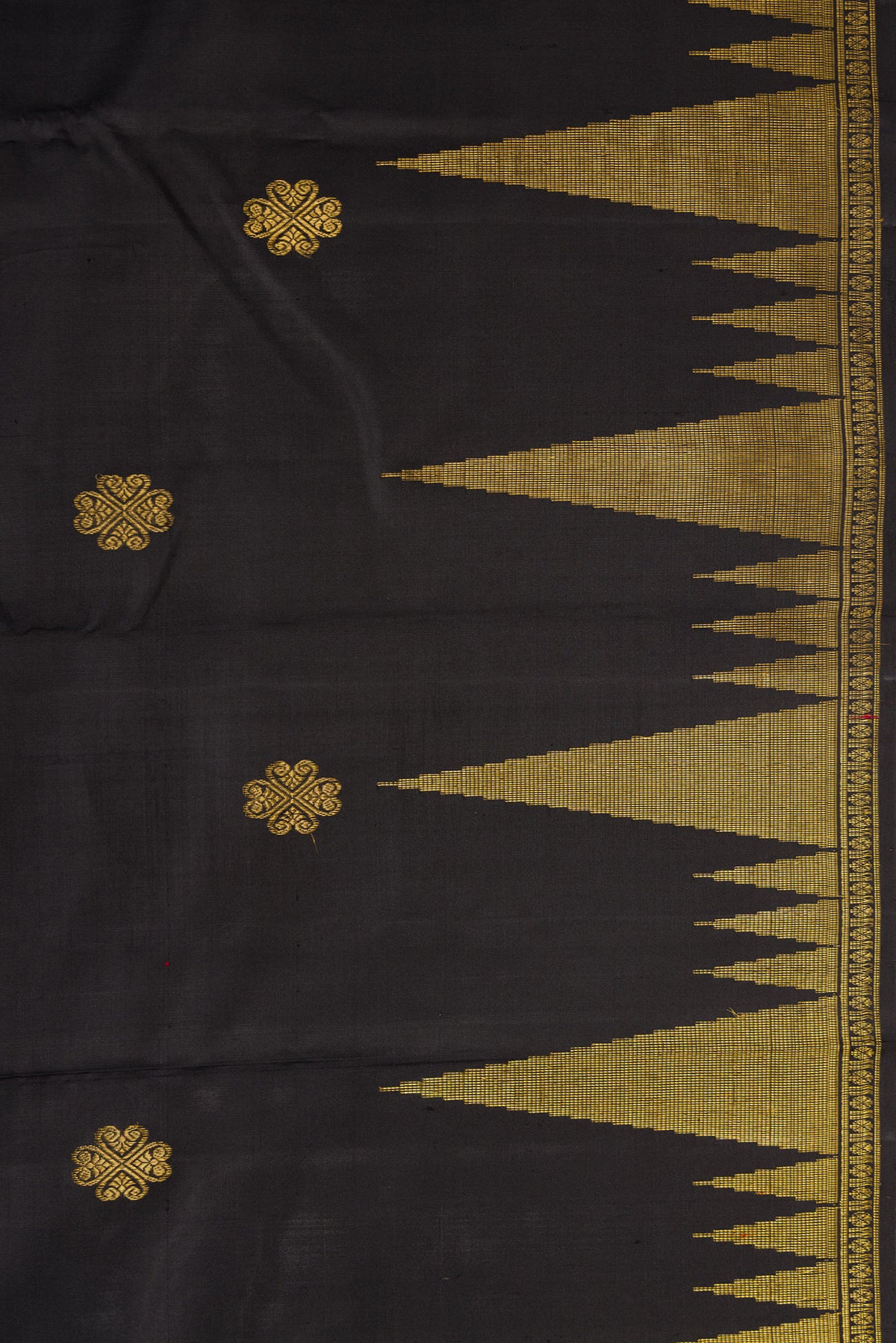 Border image of Pure Silk Pure Zari Black Dual Tone Kanjivaram Saree with Zari Butta on the body and Zari Border. 