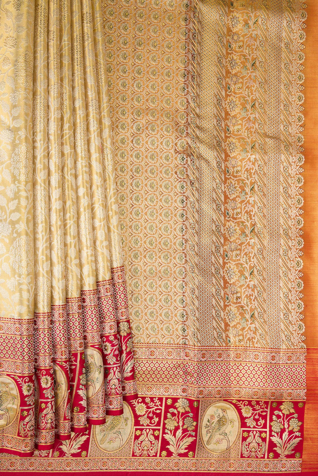 Pleats and pallu of Pure Silk Gold Dual Tone Kanchipuram Tissue Saree with Zari Brocade on the body and Fancy Border. 