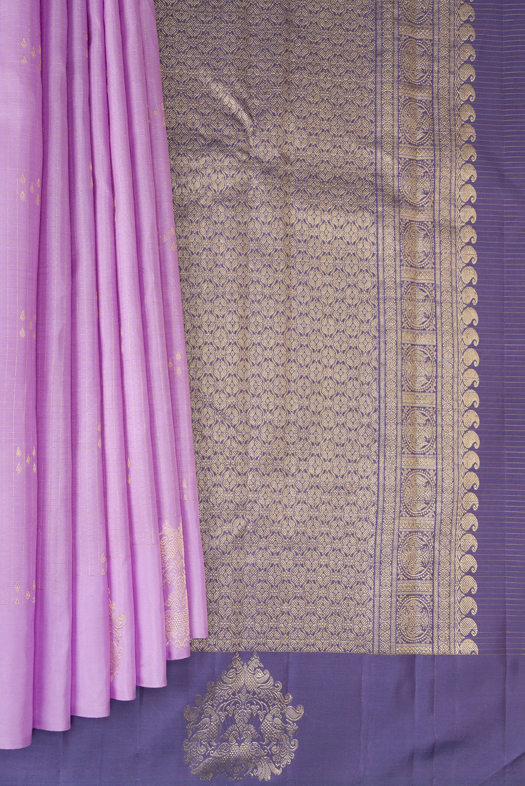 Pleats and pallu of Pure Silk Lavender Kanjivaram Saree with Zari Butta on the body and Without Border. 