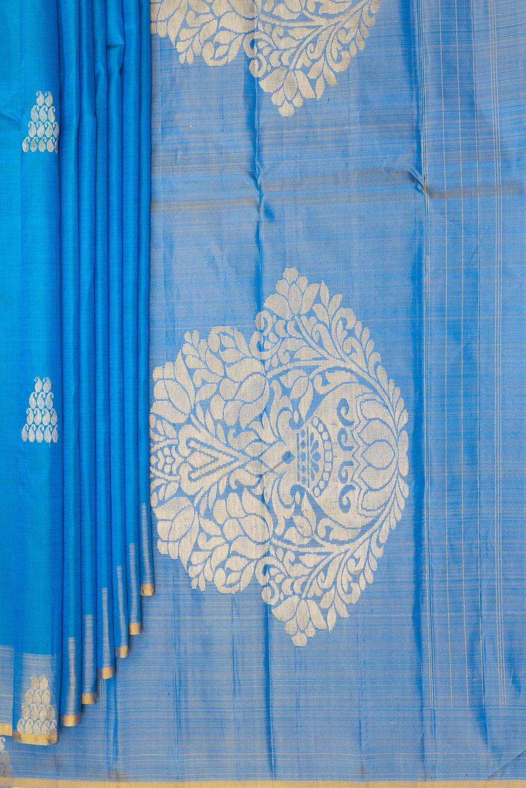 Pleats and pallu of Pure Silk Sky Blue Dual Tone Kanchipuram Saree with Zari Butta on the body and Fancy Border. 