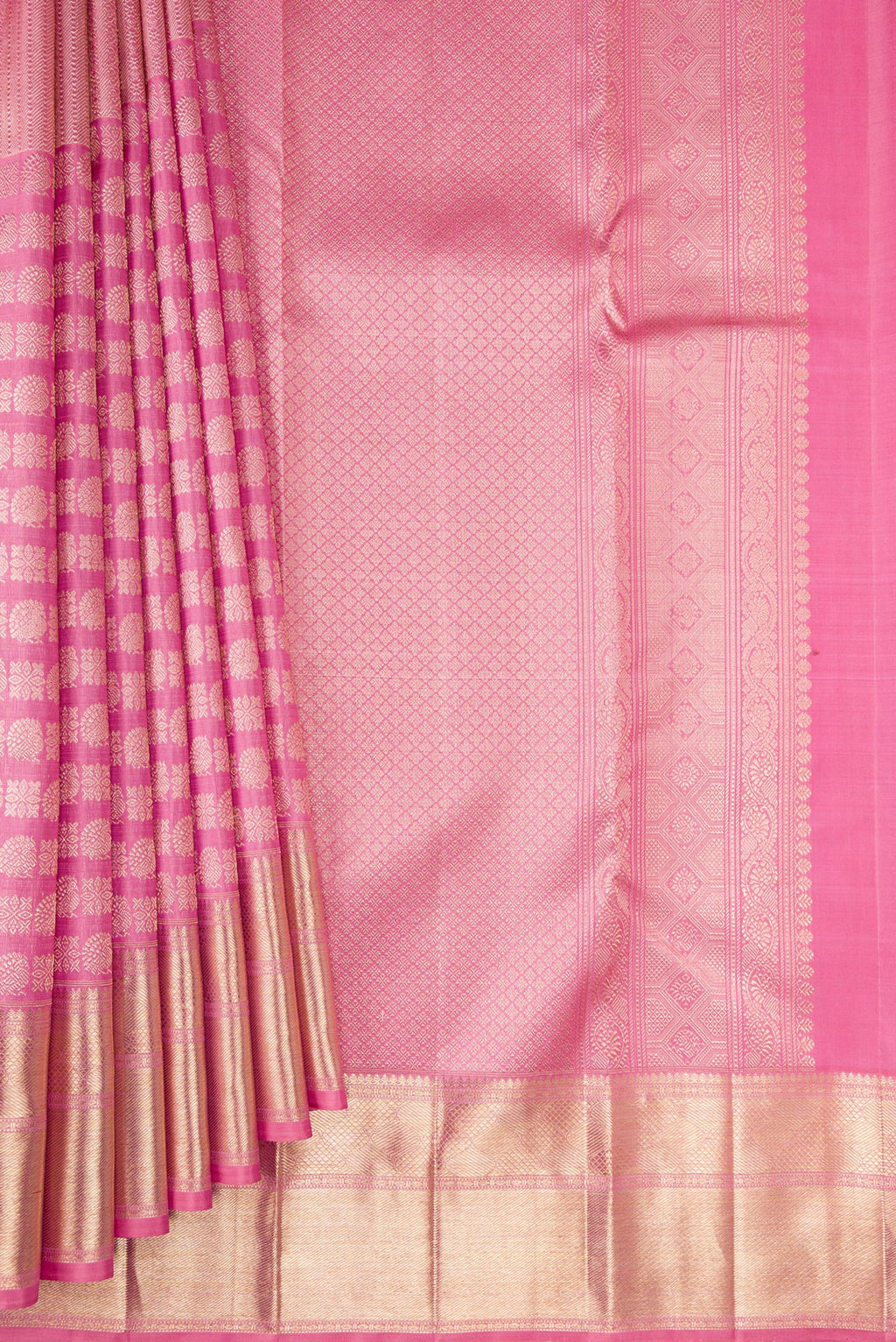 Pleats and pallu of Pure Silk Pink Kanchipuram Saree with Zari Brocade on the body and Zari Border. 