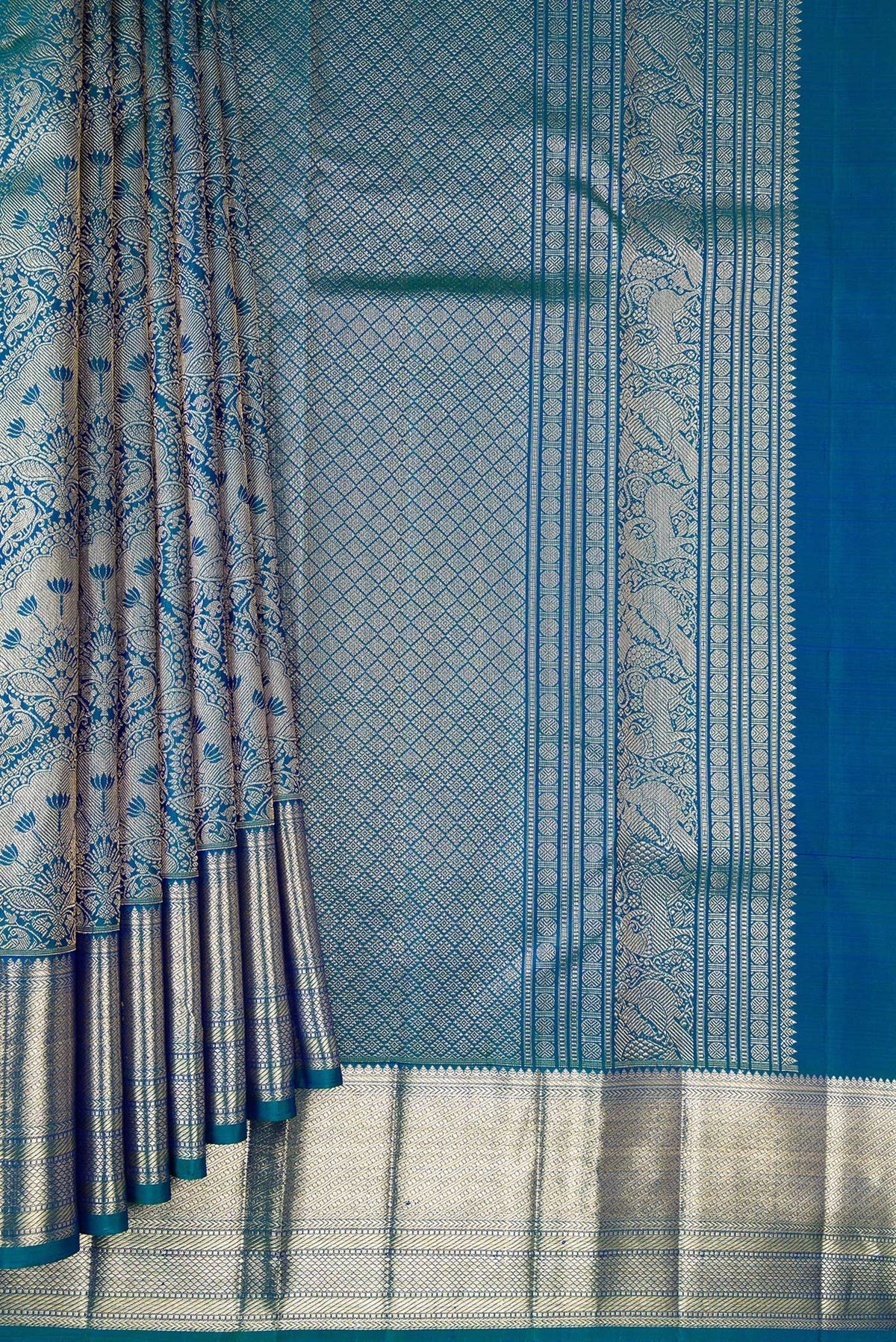 Pleats and pallu of Pure Silk Peacock Blue Dual Tone Kanchipuram Saree with Zari Brocade on the body and Zari Border. 