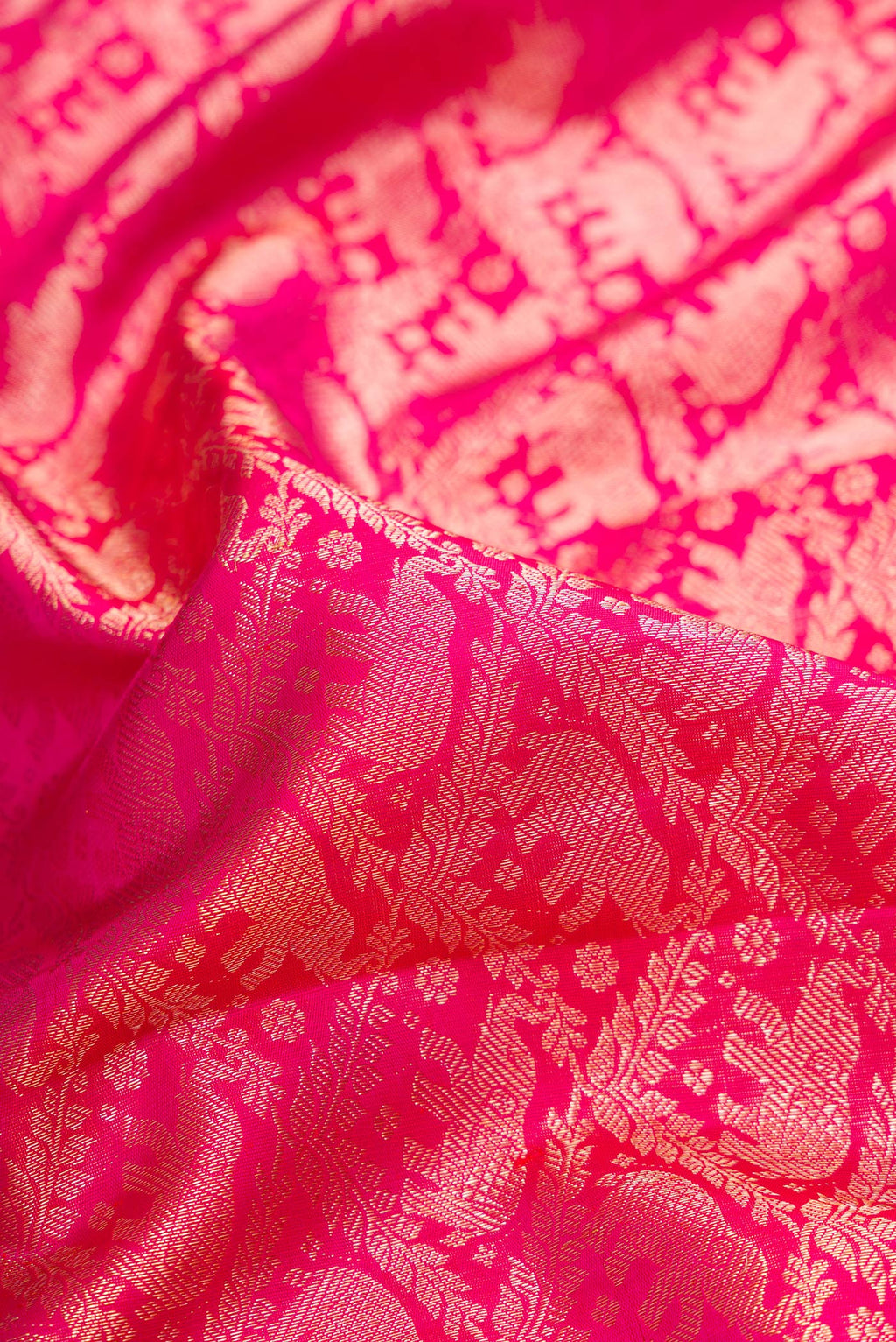 Close up of Pure Silk Dark Pink Dual Tone Kanchipuram Saree with Zari Brocade on the body and Zari Border.  displaying folds