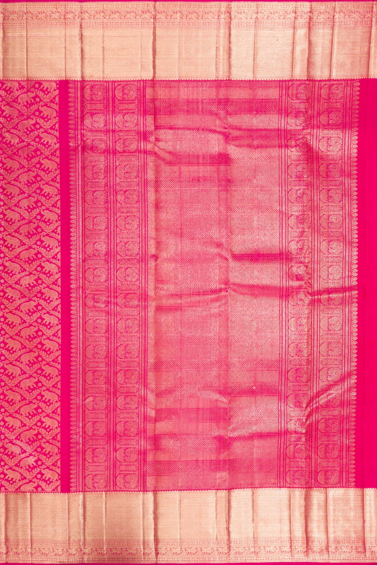Close up image of the pallu of Pure Silk Dark Pink Dual Tone Kanchipuram Saree with Zari Brocade on the body and Zari Border. 