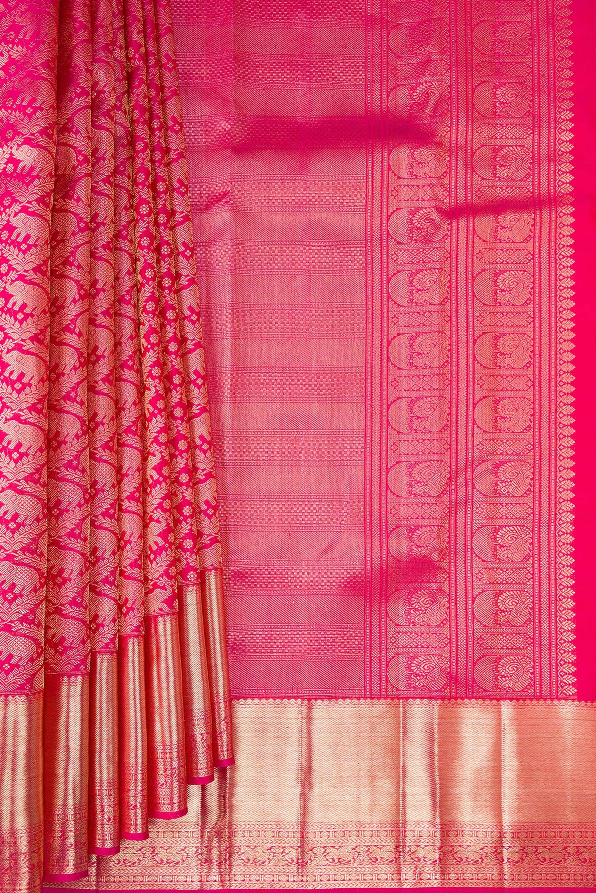 Pleats and pallu of Pure Silk Dark Pink Dual Tone Kanchipuram Saree with Zari Brocade on the body and Zari Border. 