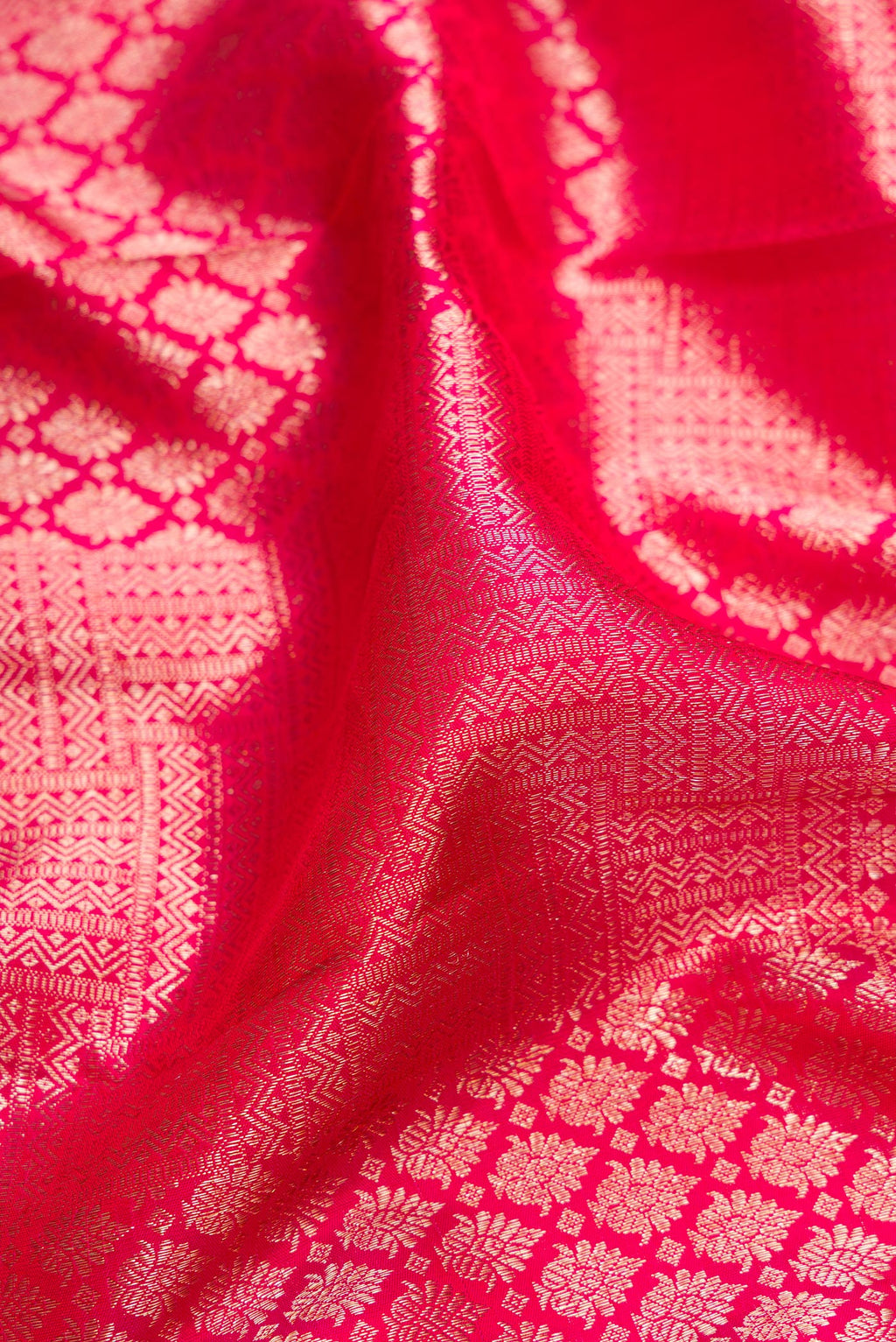Close up of Pure Silk Pink Dual Tone Kanchipuram Saree with Zari Brocade on the body and Zari Border.  displaying folds