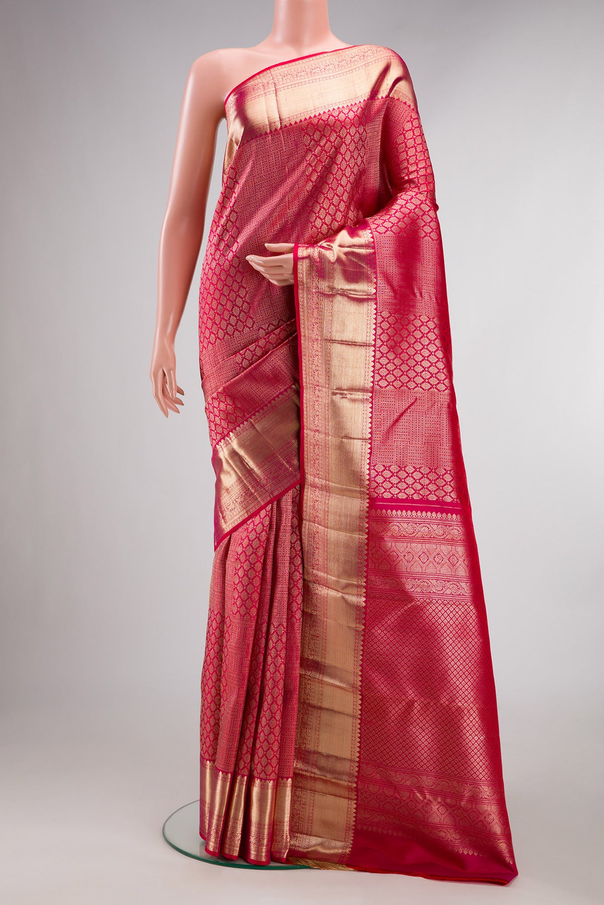 Pure Silk Pink Dual Tone Kanchipuram Saree with Zari Brocade on the body and Zari Border.  displayed on a mannequin