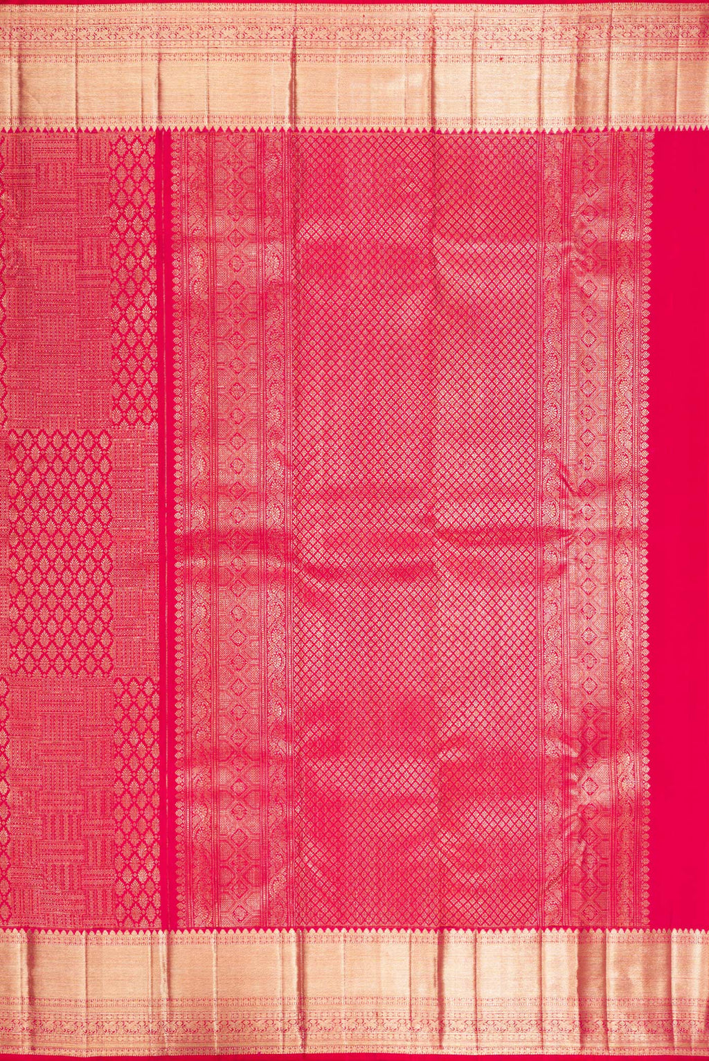 Close up image of the pallu of Pure Silk Pink Dual Tone Kanchipuram Saree with Zari Brocade on the body and Zari Border. 