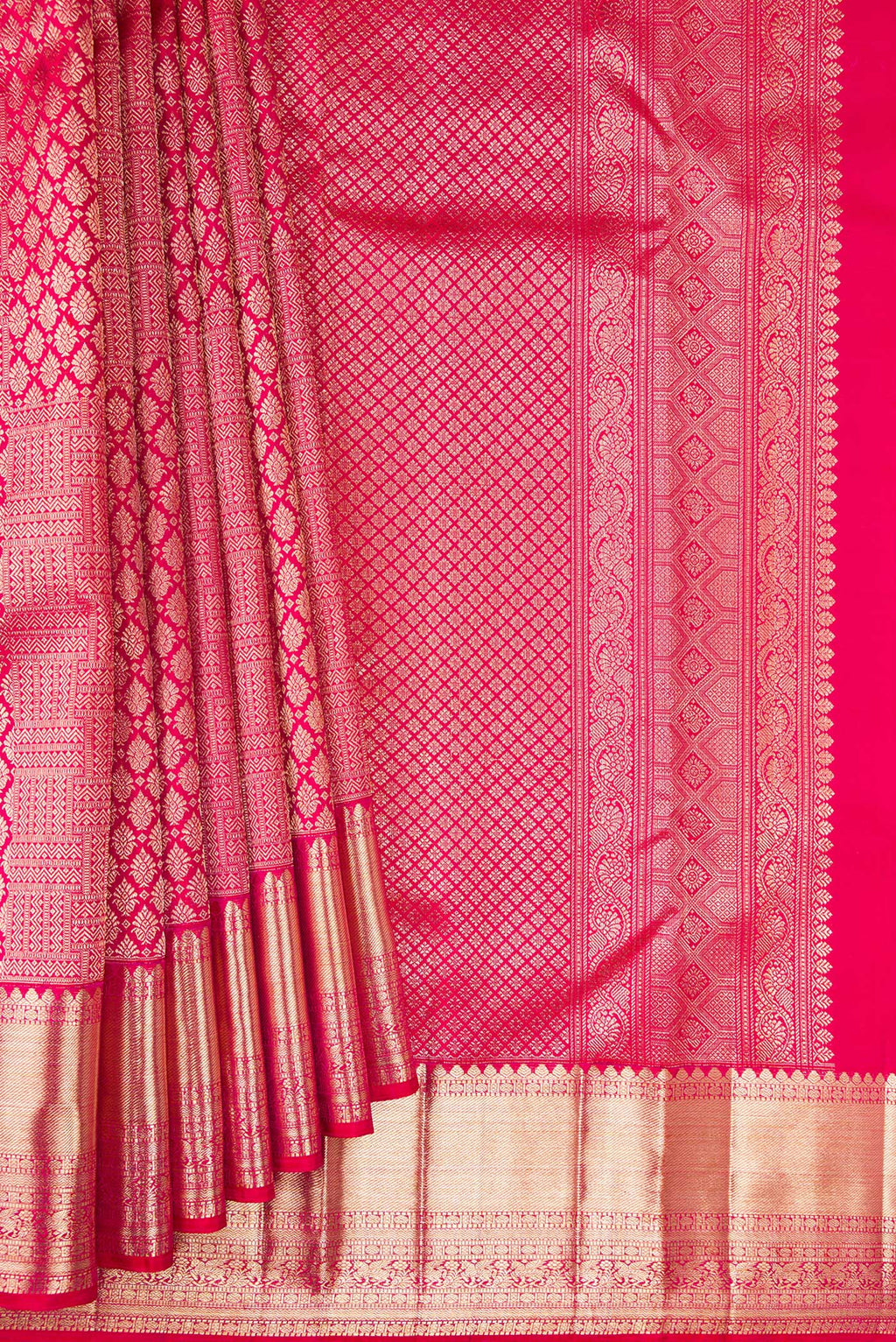 Pleats and pallu of Pure Silk Pink Dual Tone Kanchipuram Saree with Zari Brocade on the body and Zari Border. 