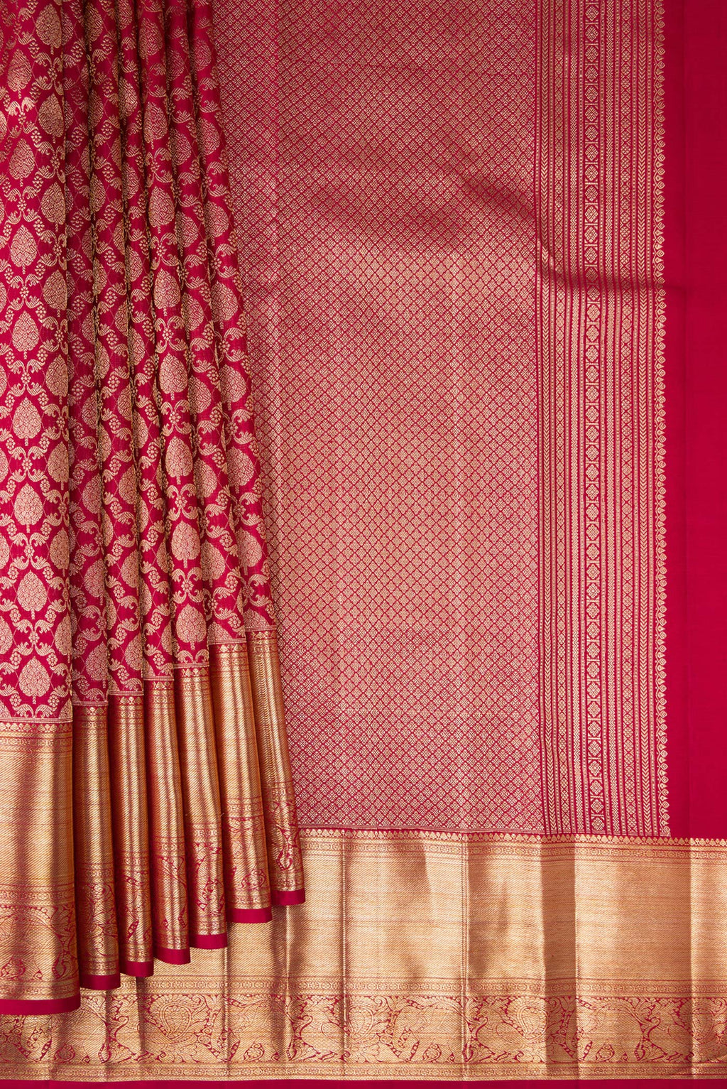 Pleats and pallu of Pure Silk Deep Red Dual Tone Kanchipuram Saree with Zari Brocade on the body and Zari Border. 