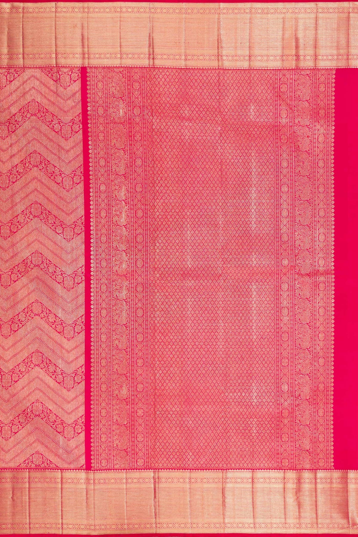 Close up image of the pallu of Pure Silk Pink Dual Tone Kanchipuram Saree with Zari Brocade on the body and Zari Border. 