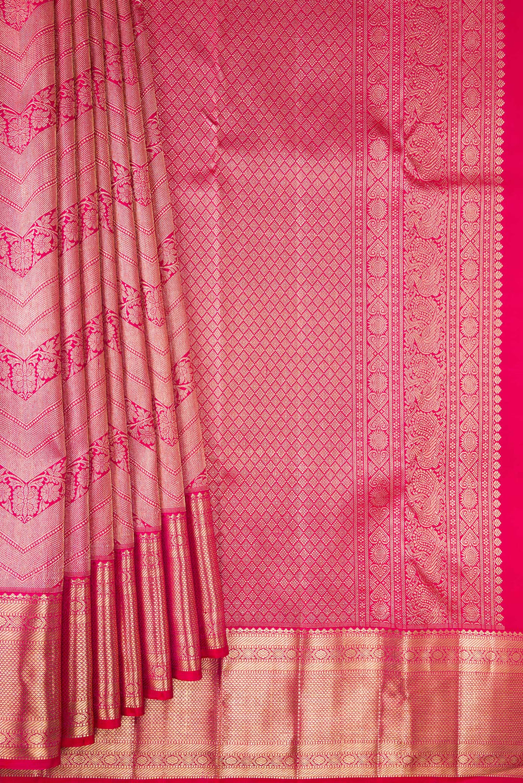 Pleats and pallu of Pure Silk Pink Dual Tone Kanchipuram Saree with Zari Brocade on the body and Zari Border. 