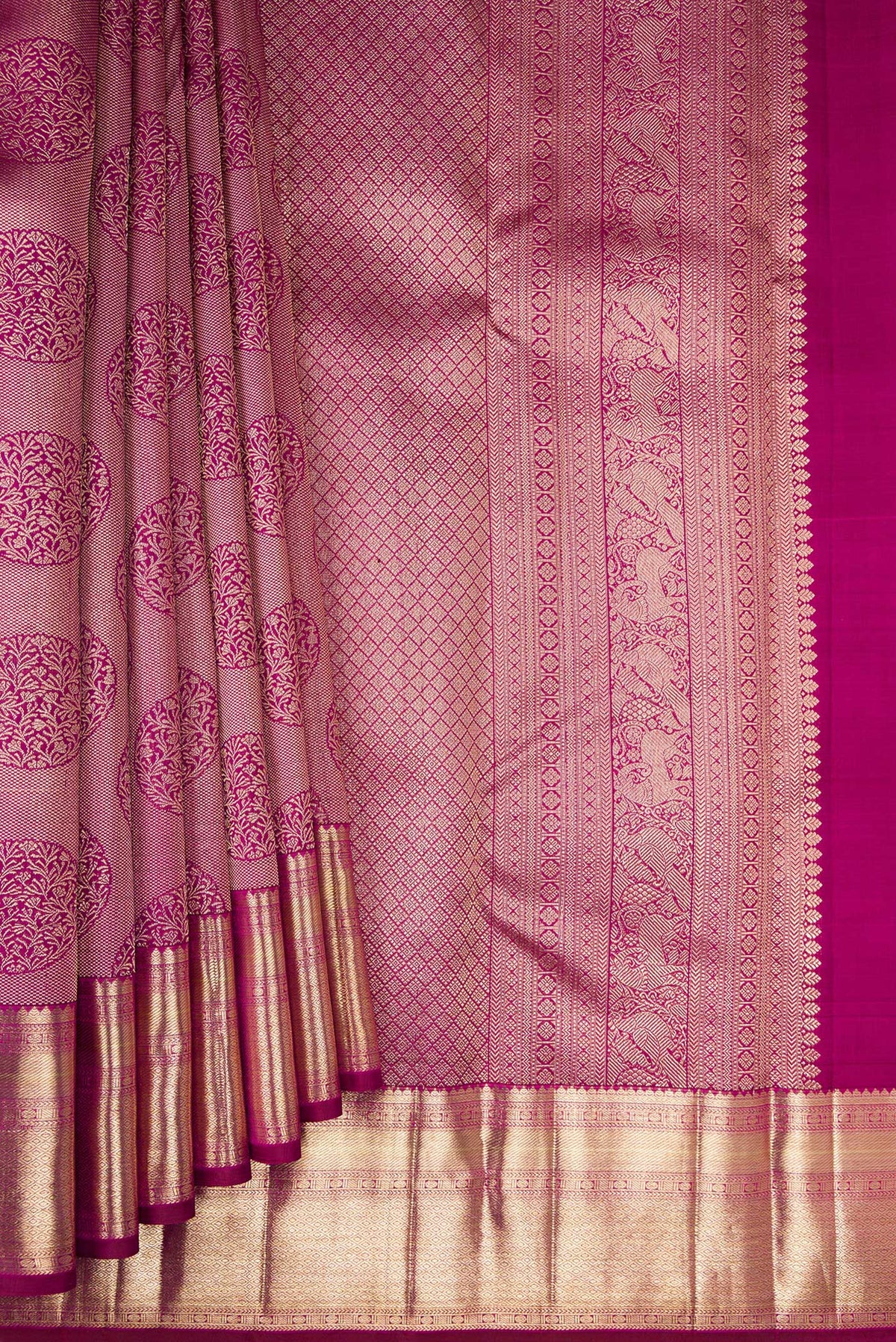 Pleats and pallu of Pure Silk Dark Pink Kanchipuram Saree with Zari Brocade on the body and Zari Border. 