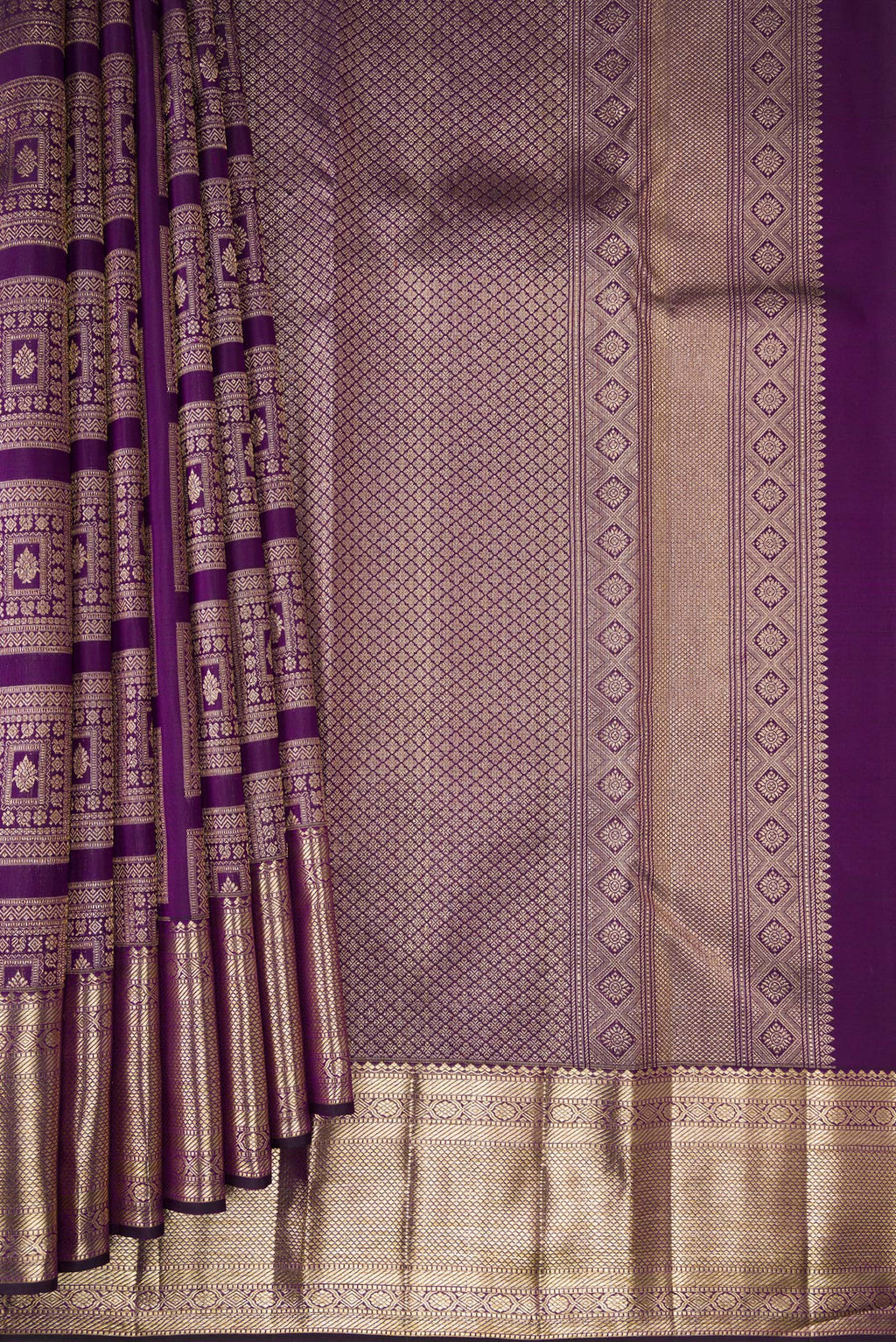 Pleats and pallu of Pure Silk Violet Kanchipuram Saree with Zari Brocade on the body and Zari Border. 