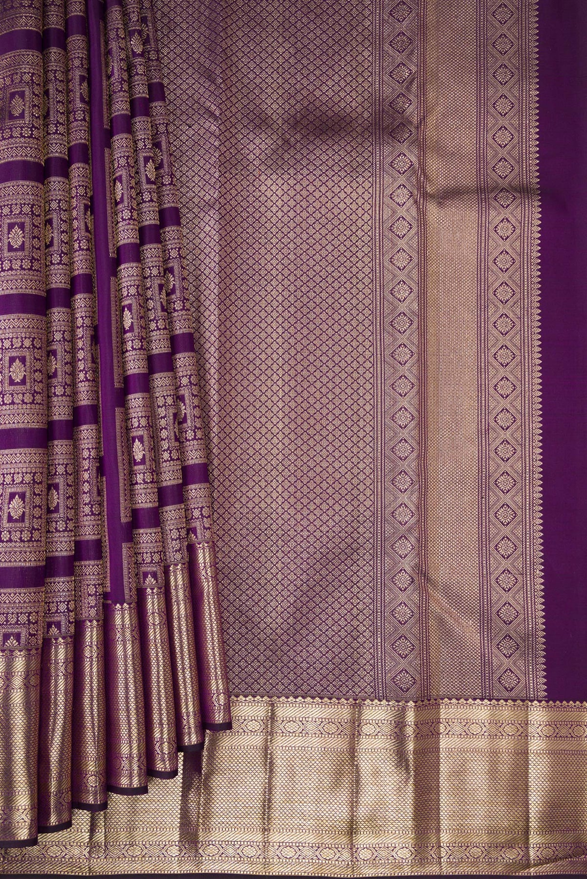 Pleats and pallu of Pure Silk Violet Kanchipuram Saree with Zari Brocade on the body and Zari Border. 