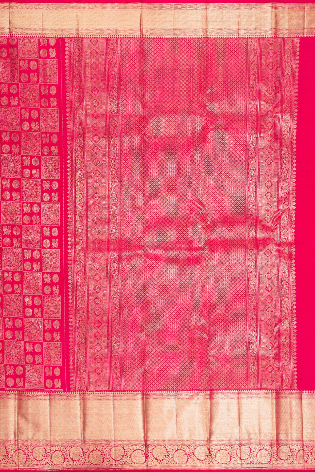 Close up image of the pallu of Pure Silk Dark Pink Kanchipuram Saree with Zari Brocade on the body and Zari Border. 