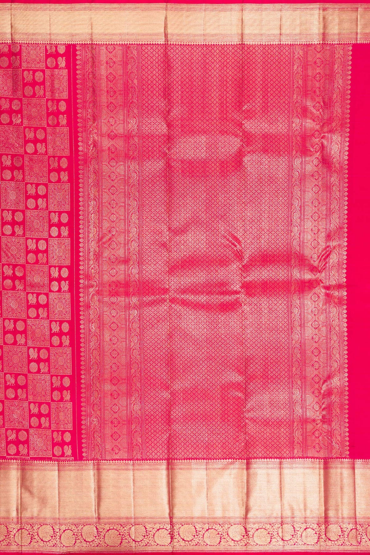 Close up image of the pallu of Pure Silk Dark Pink Kanchipuram Saree with Zari Brocade on the body and Zari Border. 