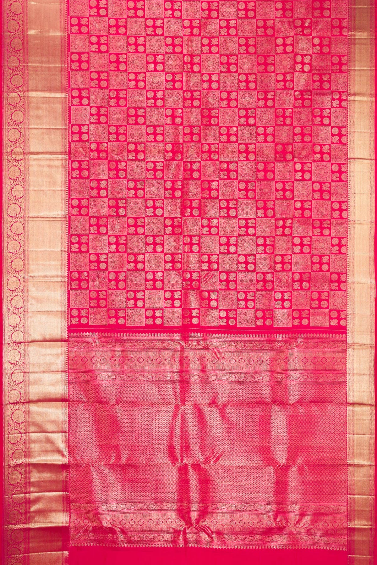Flat view of Pure Silk Dark Pink Kanchipuram Saree with Zari Brocade on the body and Zari Border. 