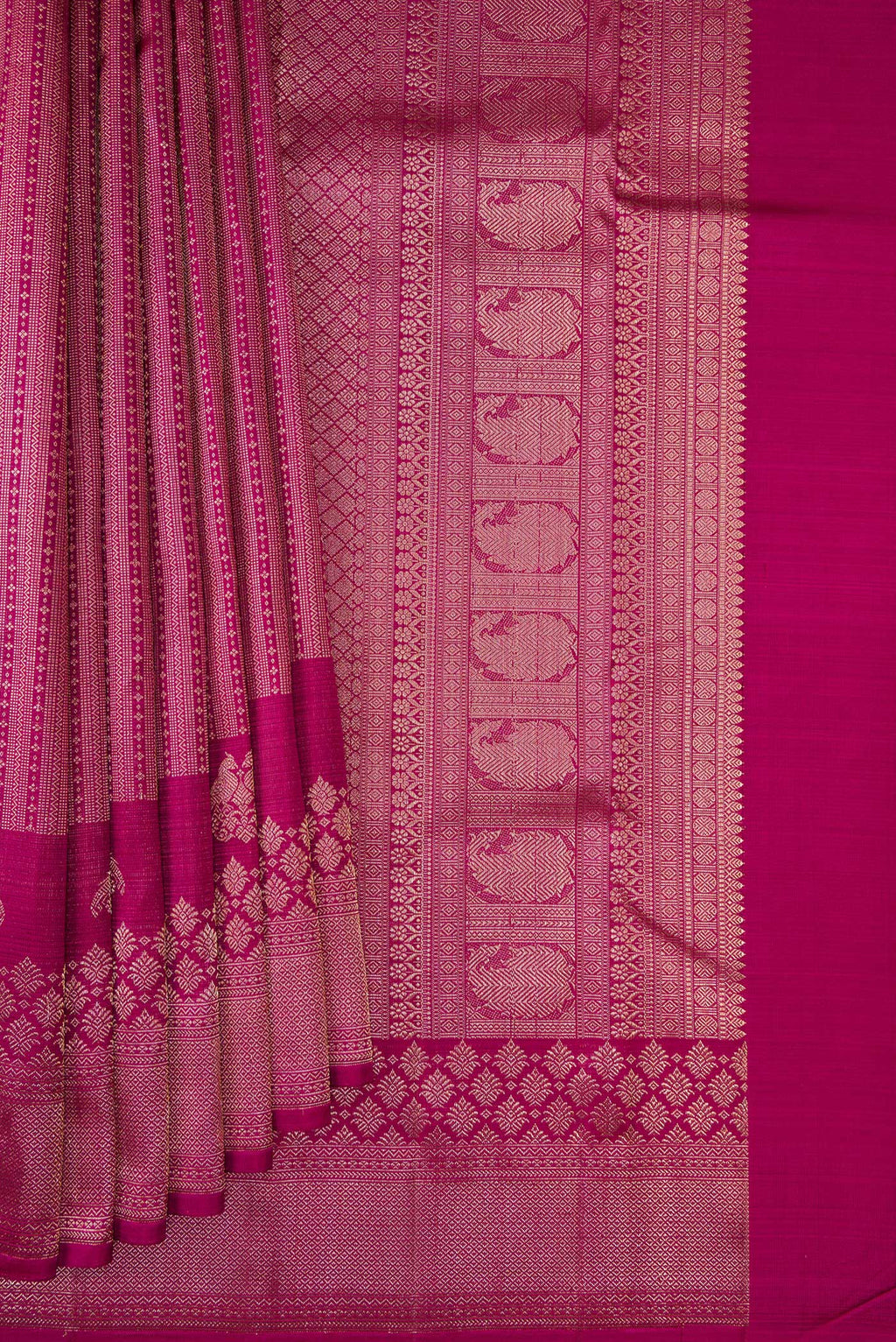 Pleats and pallu of Pure Silk Dark Pink Kanchipuram Saree with Zari Brocade on the body and Zari Border. 