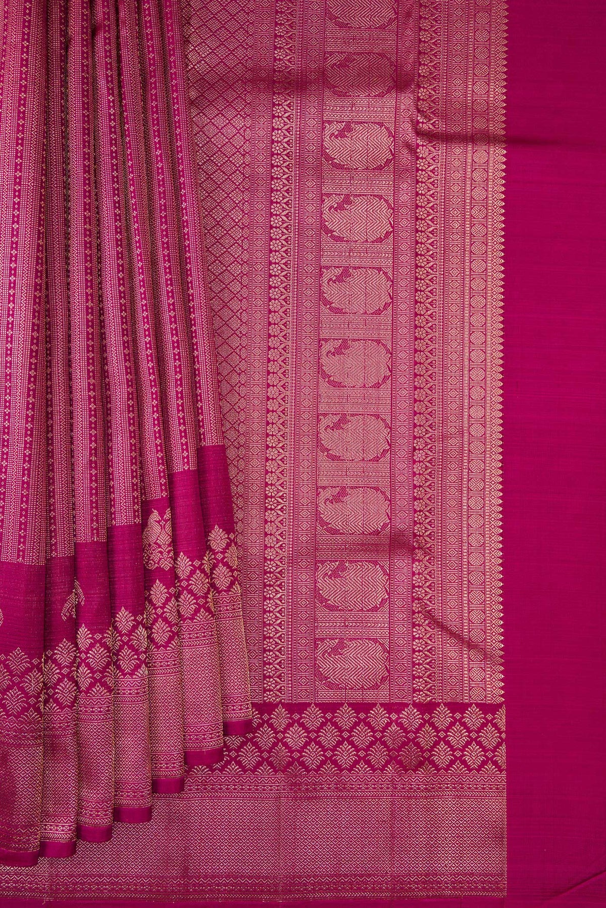 Pleats and pallu of Pure Silk Dark Pink Kanchipuram Saree with Zari Brocade on the body and Zari Border. 