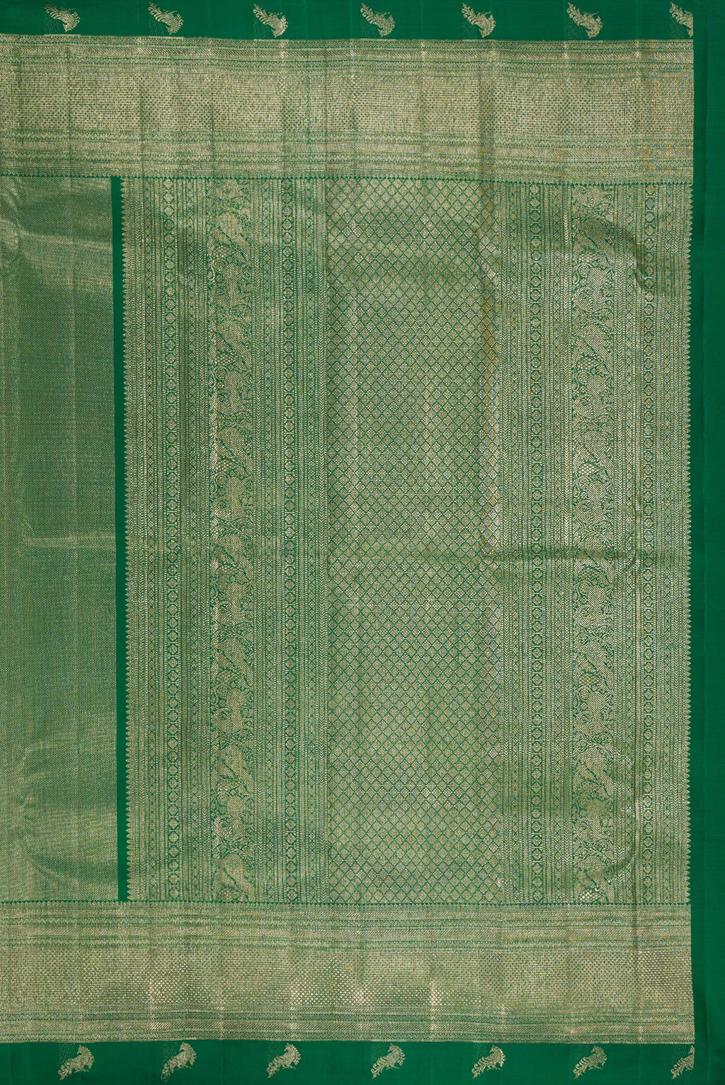 Close up image of the pallu of Pure Silk Bottle Green Dual Tone Kanchipuram Saree with Zari Brocade on the body and Fancy Border. 