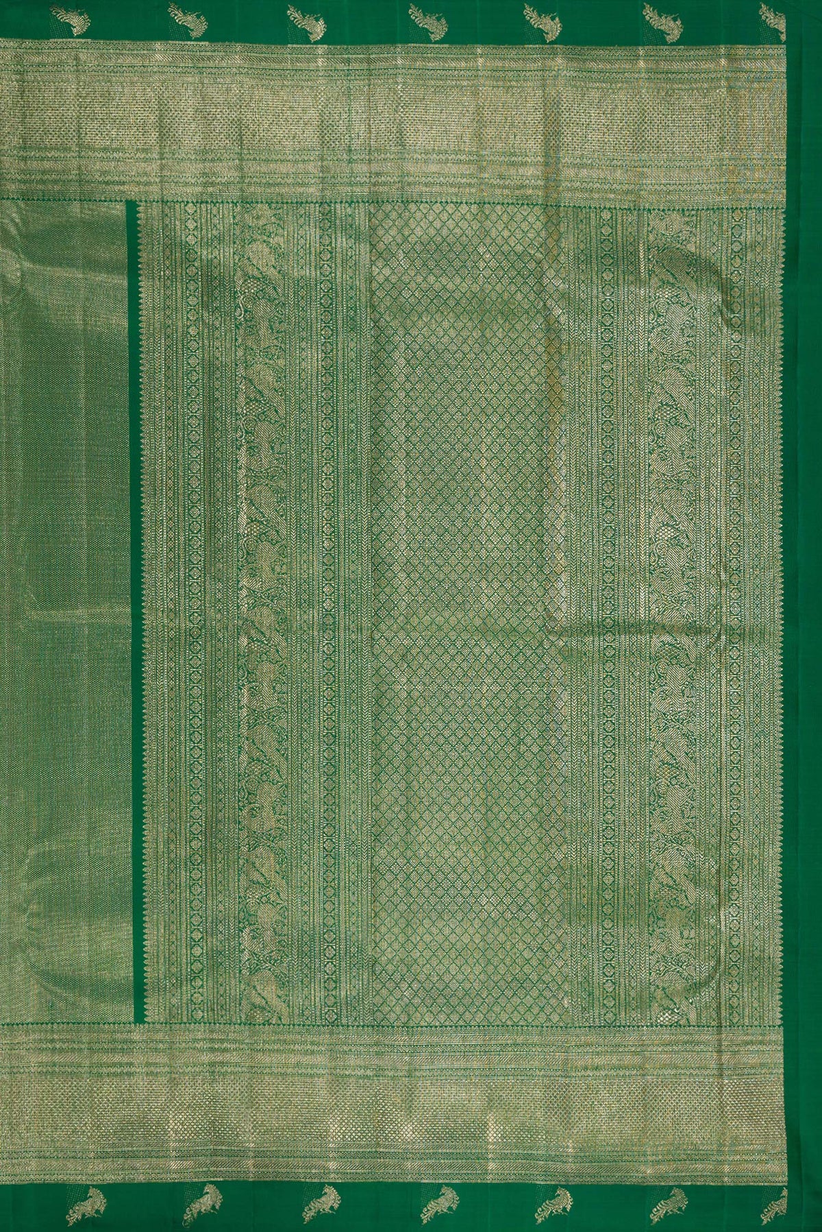 Close up image of the pallu of Pure Silk Bottle Green Dual Tone Kanchipuram Saree with Zari Brocade on the body and Fancy Border. 