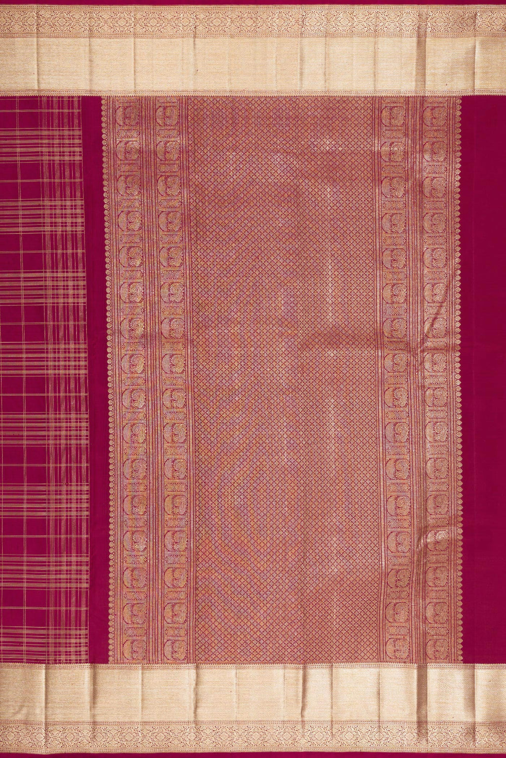 Close up image of the pallu of Pure Silk Maroon Dual Tone Kanchipuram Saree with Checked design on the body and Zari Border. 