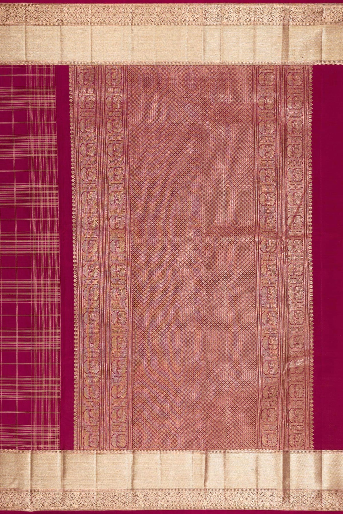Close up image of the pallu of Pure Silk Maroon Dual Tone Kanchipuram Saree with Checked design on the body and Zari Border. 