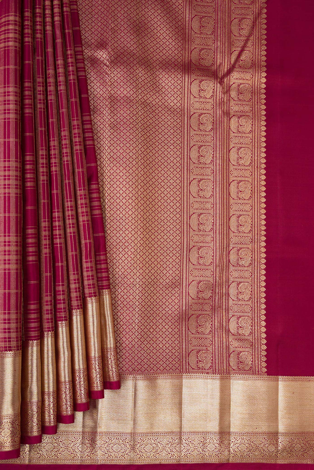 Pleats and pallu of Pure Silk Maroon Dual Tone Kanchipuram Saree with Checked design on the body and Zari Border. 