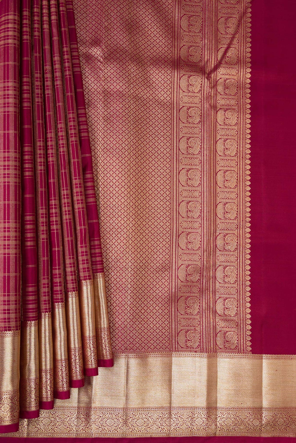 Pleats and pallu of Pure Silk Maroon Dual Tone Kanchipuram Saree with Checked design on the body and Zari Border. 