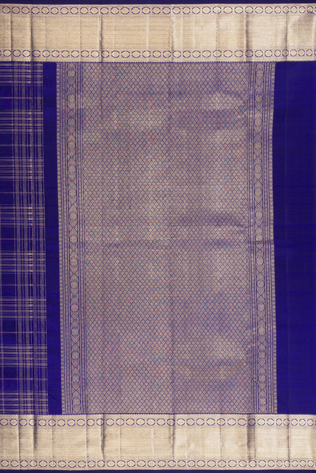 Close up image of the pallu of Pure Silk Royal Blue Kanchipuram Saree with Checked design on the body and Zari Border. 
