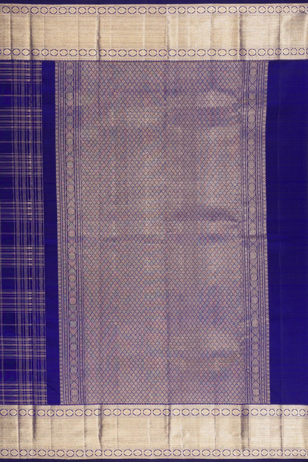 Close up image of the pallu of Pure Silk Royal Blue Kanchipuram Saree with Checked design on the body and Zari Border. 