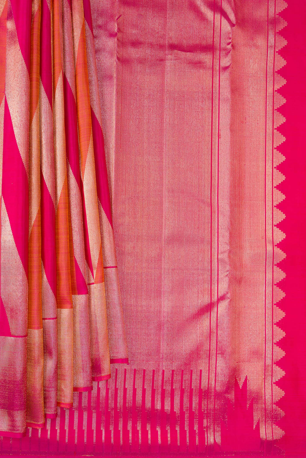 Pleats and pallu of Pure Silk Dark Pink Dual Tone Kanchipuram Saree with Zari Brocade on the body and Zari Border. 