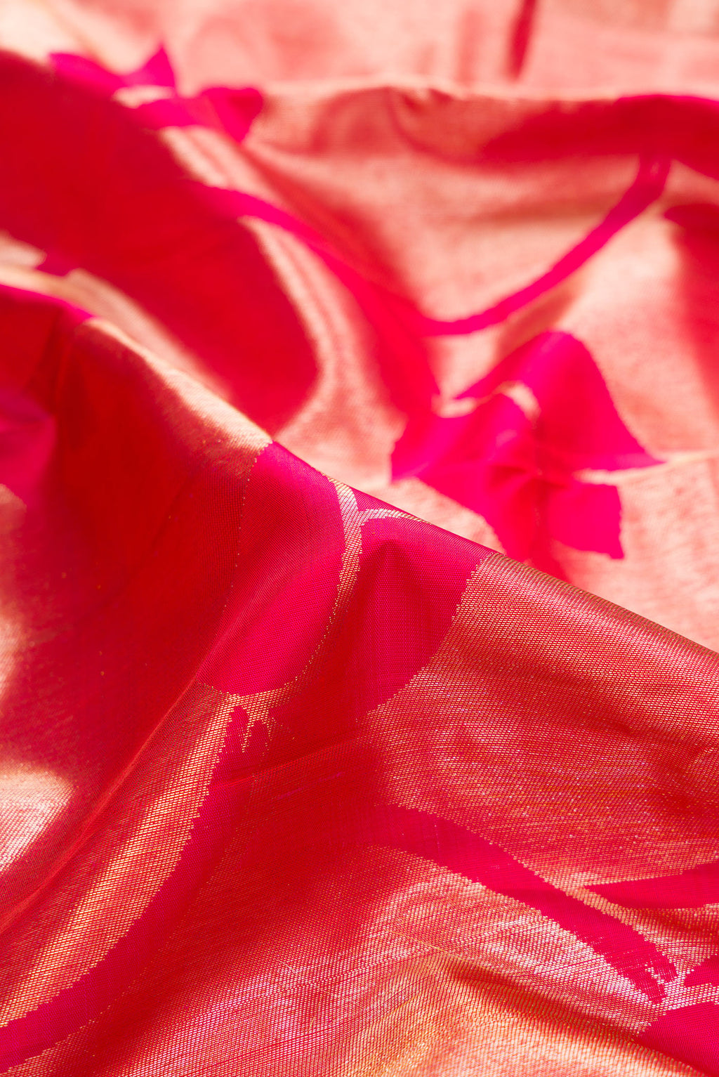 Close up of Pure Silk Dark Pink Dual Tone Kanchipuram Saree with Zari Brocade on the body and Zari Border.  displaying folds