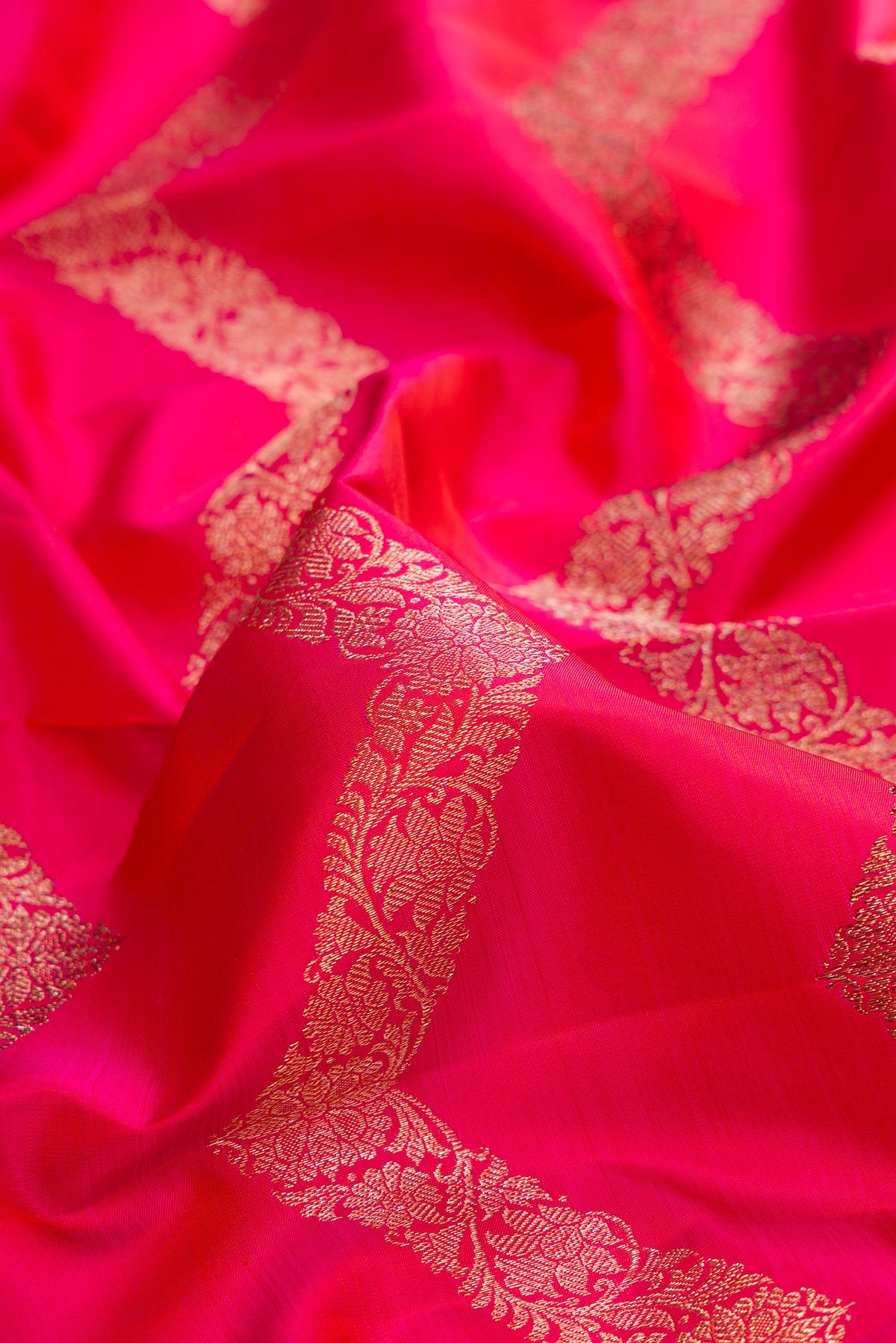 Close up of Pure Silk Pink Dual Tone Kanchipuram Saree with Stripes on the body and Zari Border.  displaying folds