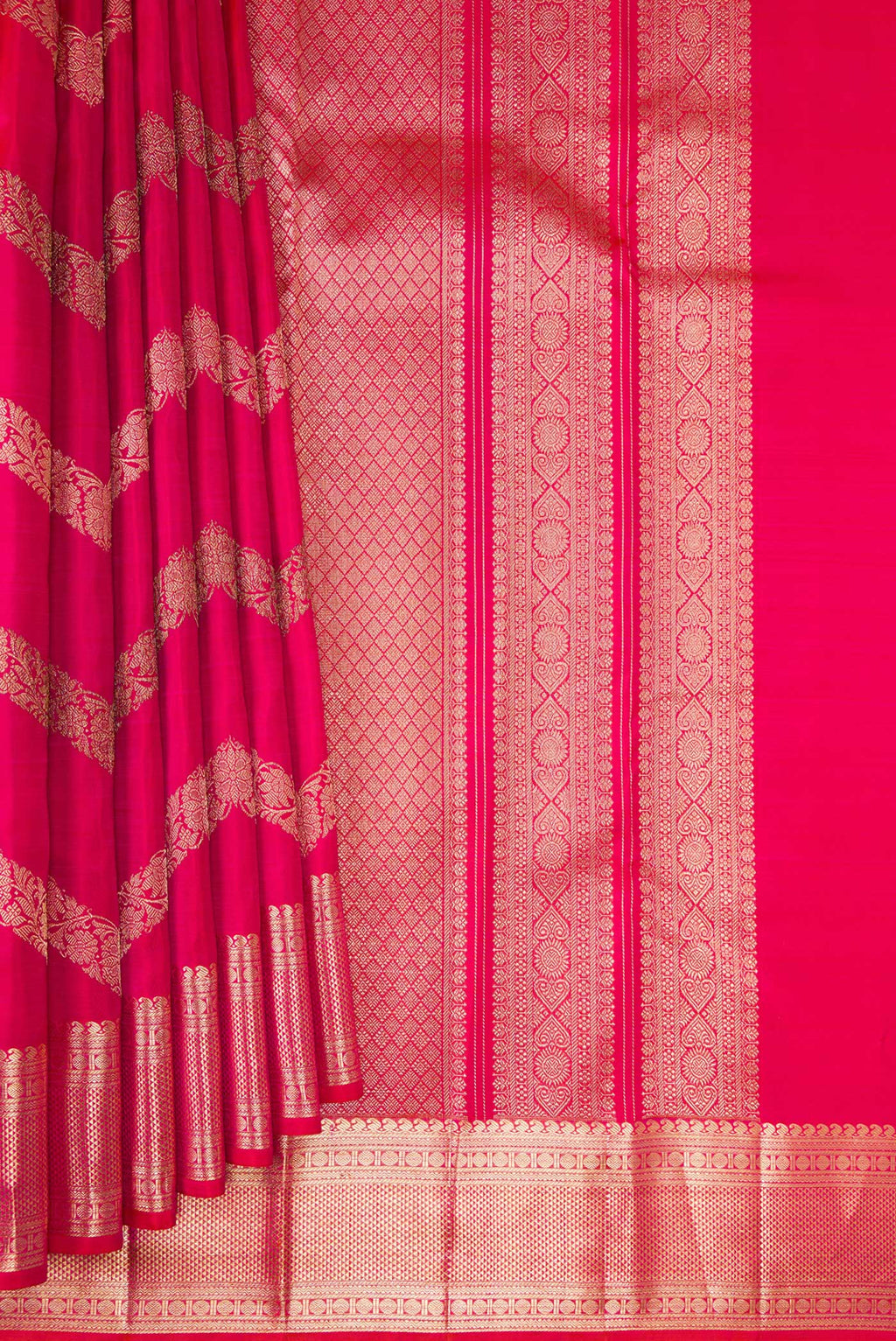 Pleats and pallu of Pure Silk Pink Dual Tone Kanchipuram Saree with Stripes on the body and Zari Border. 