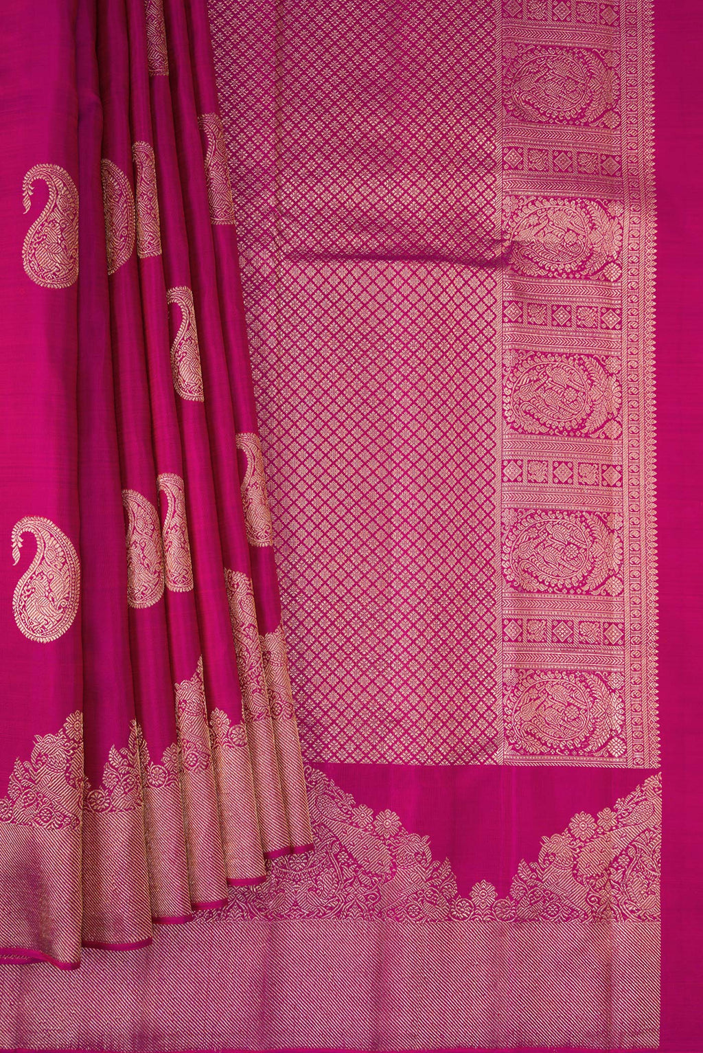 Pleats and pallu of Pure Silk Pink Kanjivaram Saree with Zari Butta on the body and Fancy Border. 