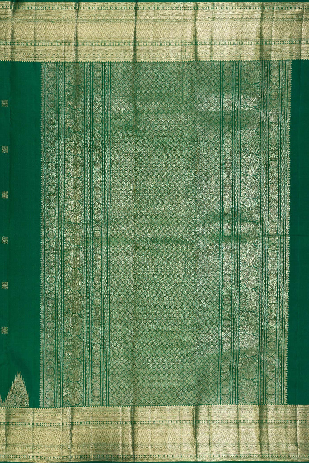 Close up image of the pallu of Pure Silk Green Kanjivaram Saree with Zari Butta on the body and Temple Border. 